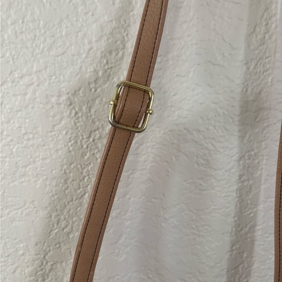 Elegant Tan Crossbody Bag - Picture 3 of 8